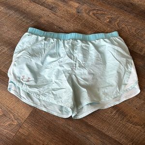 Under Armour Women’s Shorts - Large